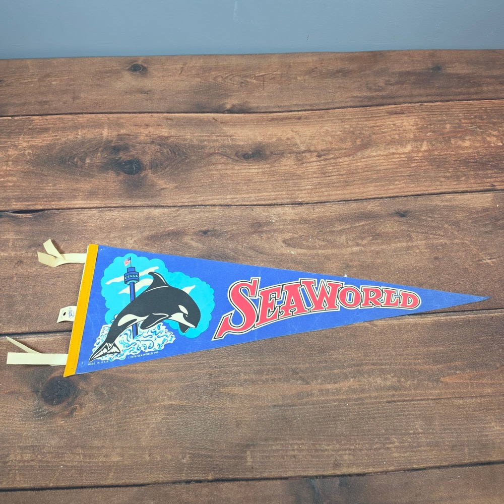 Sea World Pennant Souvenir 26" Blue Good 1978 Vintage Orca Whale Hanco USA Made